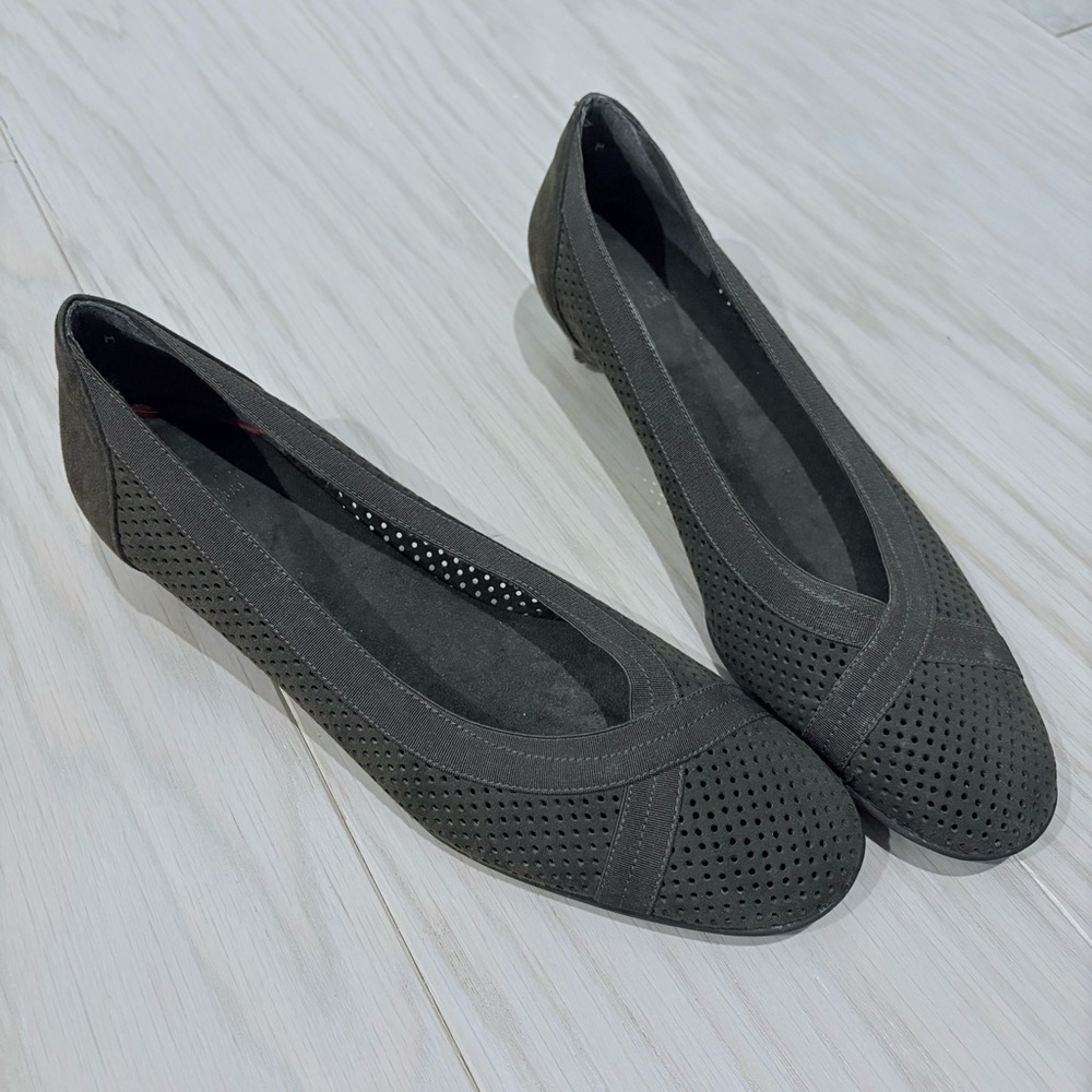 Stuart Weitzman Brown 8 Slip On Loafers Casual Shoes‎ Perforated Laser Cut